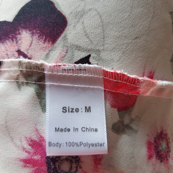 Daisy Fuentes Woman's Size M, Long Sleeve Chiffon Floral Blouse. - Picture 6 of 7